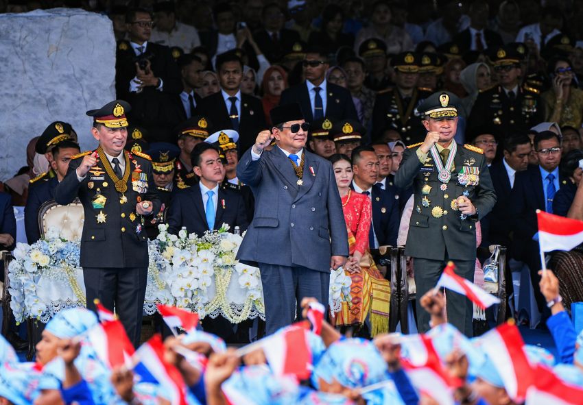 Presiden Hadiahi Penghargaan Nugraha Sakanti dan Tanda Kehormatan Bintang Bhayangkara Nararya