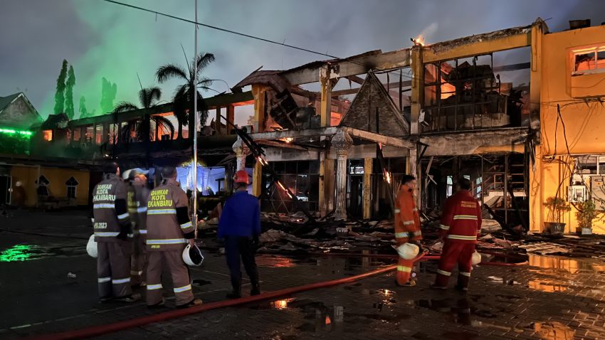 Dini Hari Tadi,  Gedung Kantor Disnaker Riau Ludes Terbakar