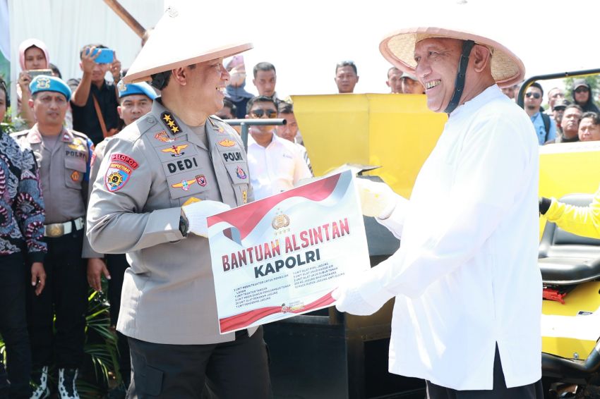 "Swasembada Pangan Bukan Sekadar Mimpi", Kolaborasi Ponpes dan Petani Tanam Jagung Bukti Nyata
