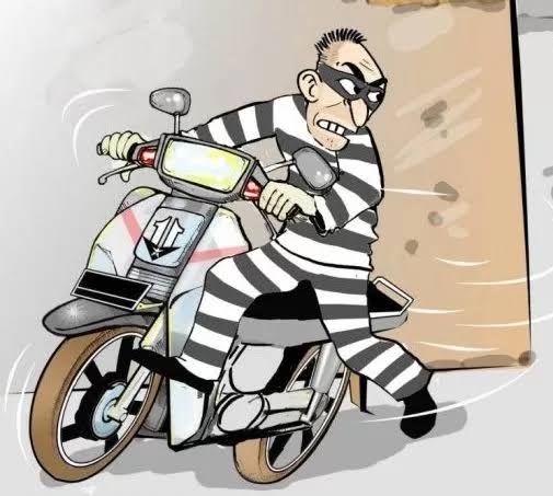 Motor Jamaah Sholat Jumat di Bukit Kapur Disikat Maling, Terekam CCTV