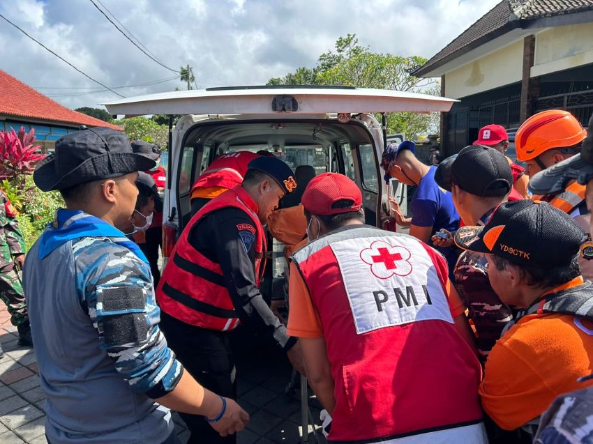 Tim SAR Ditpolairud Polda Bali Temukan Empat Korban Banjir