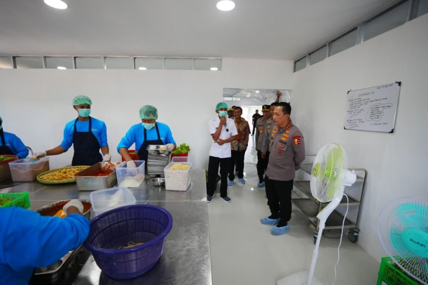 Kapolri Kunjungi SPPG Pabelan Polres Semarang, Tekankan Pentingnya Quality Control Makanan