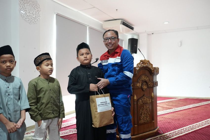 Jejak Energi Kebaikan, Baituzzakah BAZMA Pertamina RU II Dumai Salurkan 100 Pasang Sepatu Sekolah