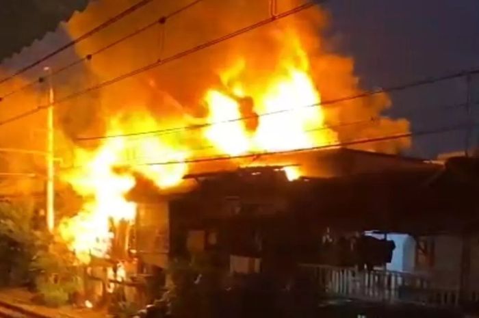 Enam Rumah Berdinding Papan Ludes Terbakar di Bukit Batu, Bengkalis