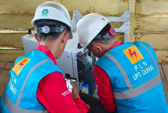 PLN UP3 Dumai Terangi Sekolah Terluar SDN 035 Batu Teritip, Lima Sekolah Lain Menyusul