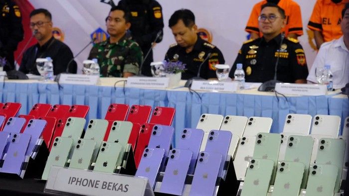 Petugas Bea Cukai Gagalkan Penyelundupan Iphone Senilai Rp3,2 Miliar ke Kalbar