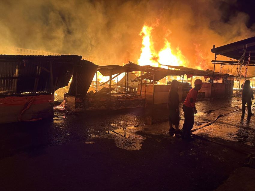 Bangunan Terbuat dari Kayu, 400 Kios Pasar Tembilahan hanya Tinggal Puing