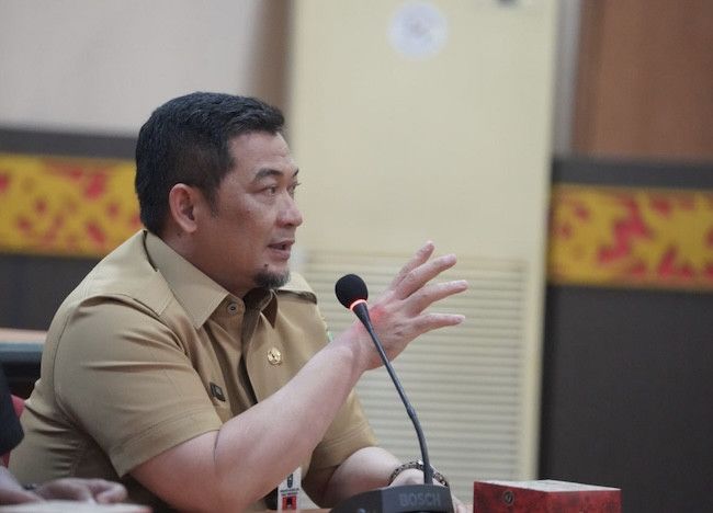 Sekdaprov Riau Bukan Ditahan KPK tapi Mendampingi Penggeledahan di Rumahnya