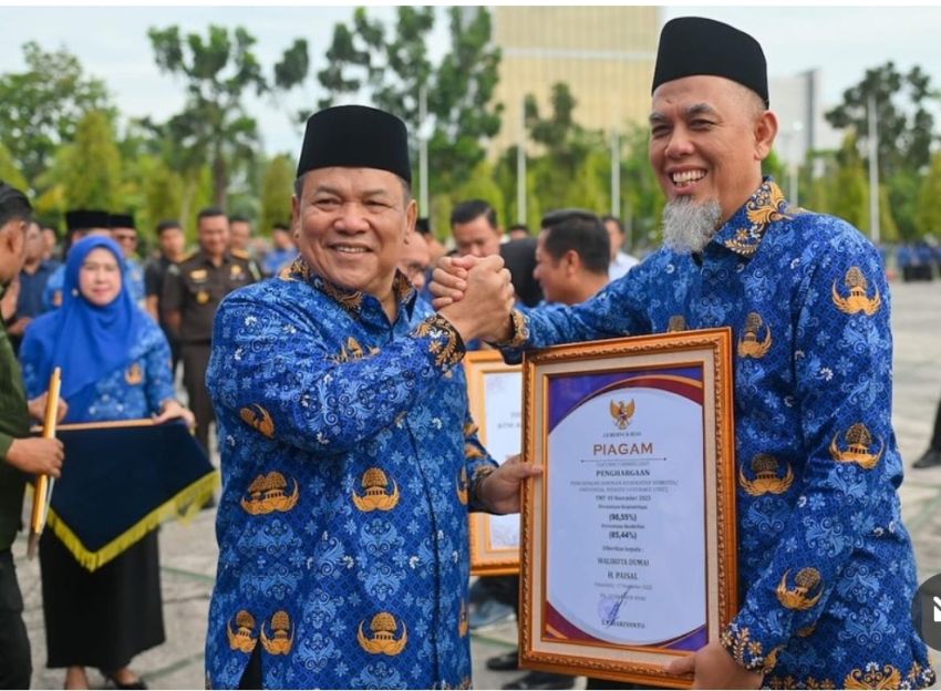 Menorehkan Hasil UHC 98,55%, Wako Terima Penghargaan dari Provinsi Riau