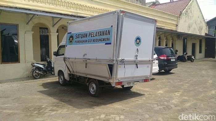Ironis, Lagi, Mobil MBG Tabrak Pagar Rumah Sopir Tak Punya SIM