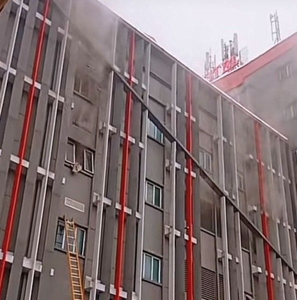 Hotel New Hollywood Pekanbaru Terbakar, Api dari Lantai 3