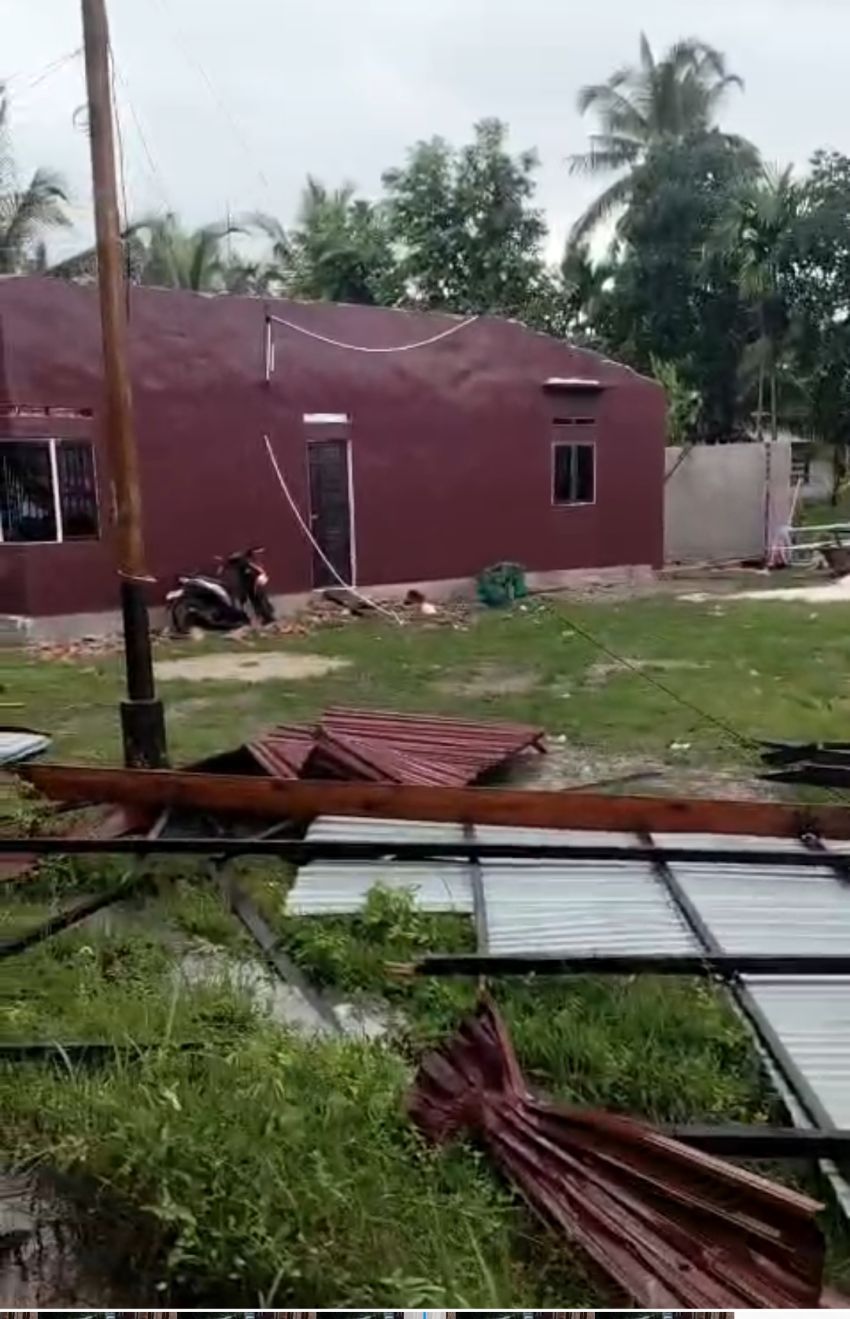 Rumah Warga Dumai Disapu Puting Beliung, BPBD Turunkan Bantuan