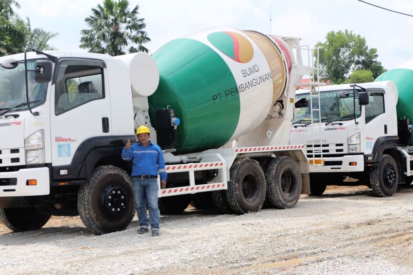 The Managing Director of PT Pembangunan was replaced after he could not perform his duties properly