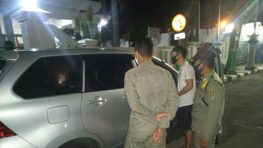 Janda Memang Aduhai, Kecantol Oknum Kades Bergoyang di Mobil