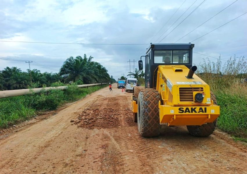 PHR Perbaiki 20 KM Jalan Rusak di Rohil