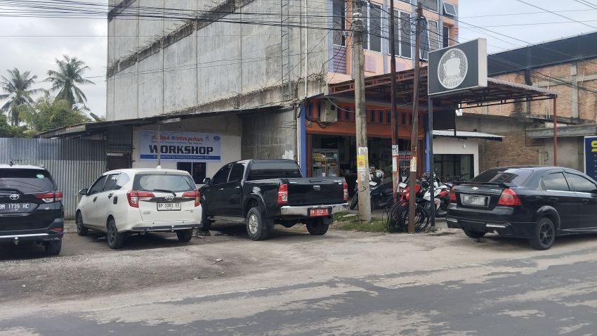 Bawa Mobil Dinas, PNS Nongkrong di Kedai Kopi