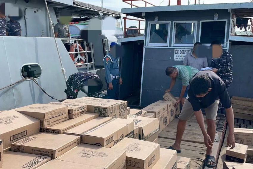 TNI AL Amankan Kapal tak Berdokumen Bawa Kayu dan Narkoba