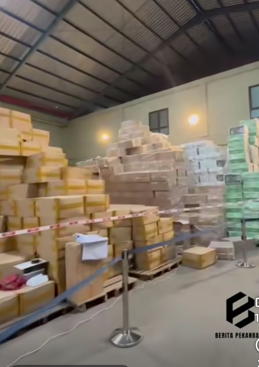 Digrebek Bea Cukai Temukan Ribuan Dus Rokok Tanpa Cukai di Gudang