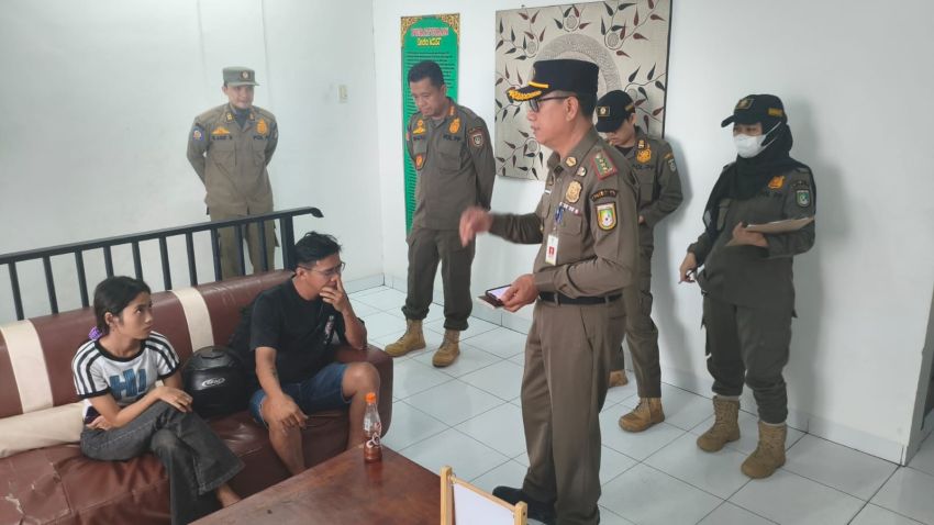 Satpol PP Dumai, Amankan WNA Cina dan Siswi SMK Sekamar dengan Pemuda di Kosan