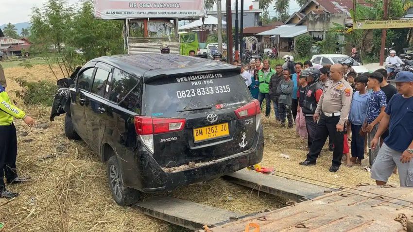 Travel asal Riau Masuk Jurang di Sumbar