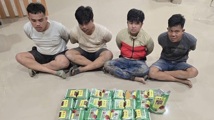 Gunakan Mobil Nopol Dumai BM 1437 RZ Jaringan 30 Kg Sabu Senilai Rp54 Miliar Diamankan di Palembang