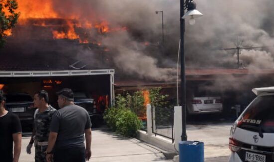 Ditinggal Ibadah Umrah dan Dinas ke Jakarta, Dua Rumah dan 4 Mobil di Asrama Polisi Terbakar