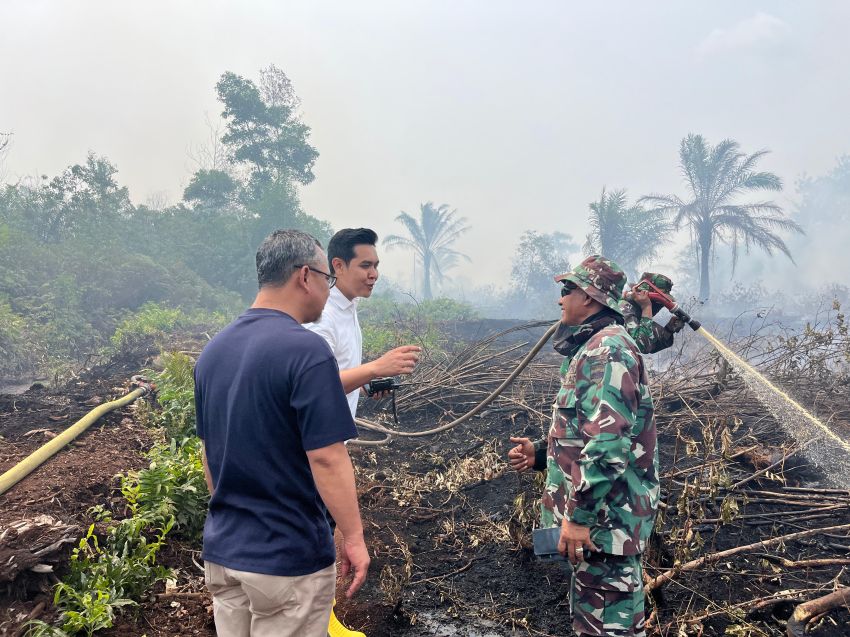Turun ke Lokasi Karlahut, Setda Fahmi Beri Semangat Tim di Lapangan
