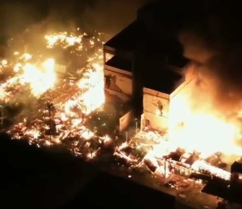 Diwaktu Makan Sahur, 10 Ruko di Sei Pakning Ludes Terbakar