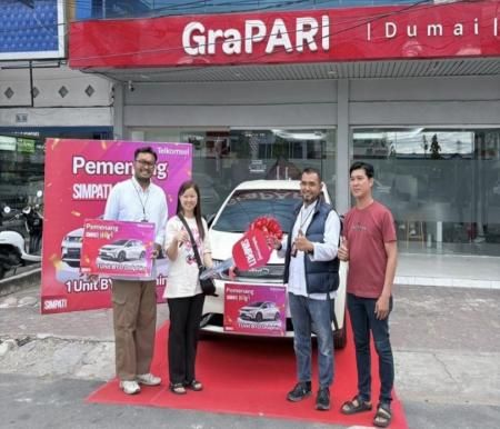 Pelanggan Dumai Sulyani Raih Mobil Listrik dari Telkomsel