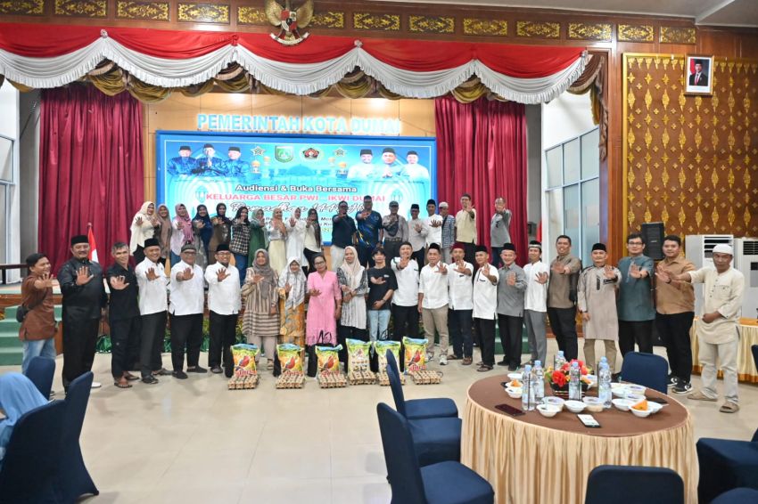 Diawali Bagi Ta'jil, PWI Rangkul IKWI Gelar Buka Puasa dan Santuni Janda Wartawan