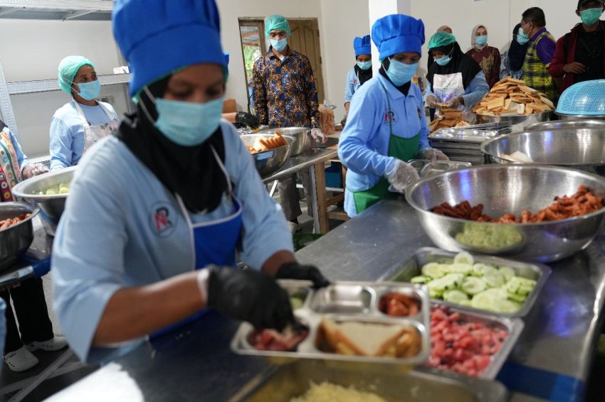 Fantastis Anggaran Program MBG Riau Rp22,8 Miliar per Hari