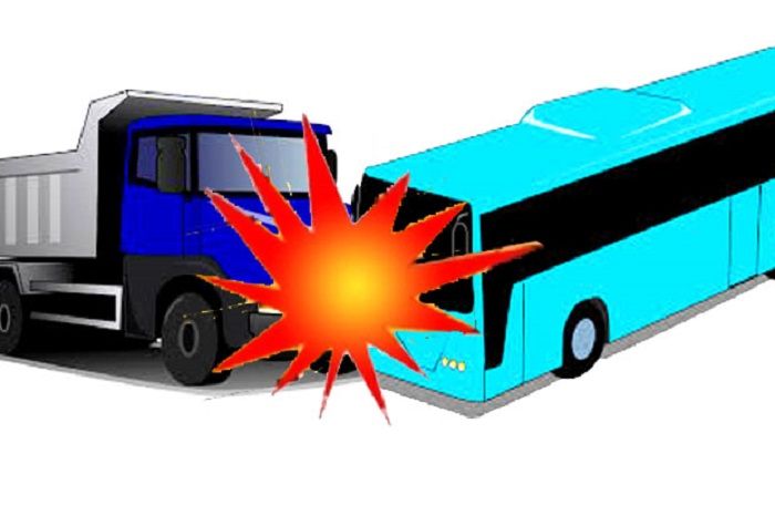 Laka Maut Bus PMH vs Truk Cold Diesel Empat Penumpang Tewas