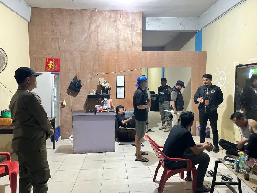 Razia Varia Salon, Satpol PP Temukan Pasangan Muda-mudi Berkumpul