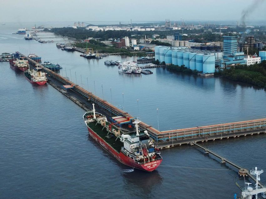 Belasan Ribu Kapal Bersandar di Pelabuhan Dumai,  Riau Dapat apa?