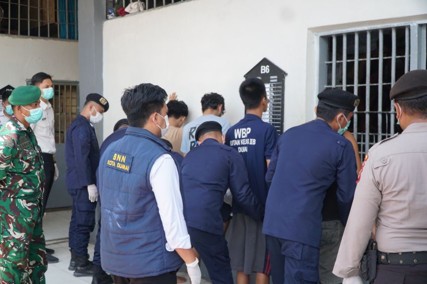 Razia Blok Hunian Rutan Dumai Petugas Gabungan Temukan Barang-barang Terlarang