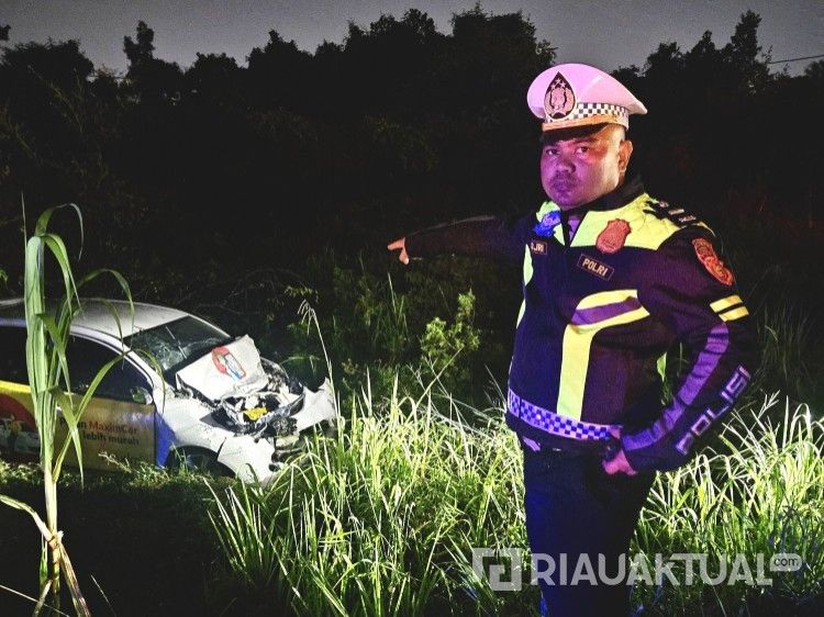 Disaat Hujan Bus Pelangi Tabrakan dengan Daihatsu Sirion Satu Orang Meninggal