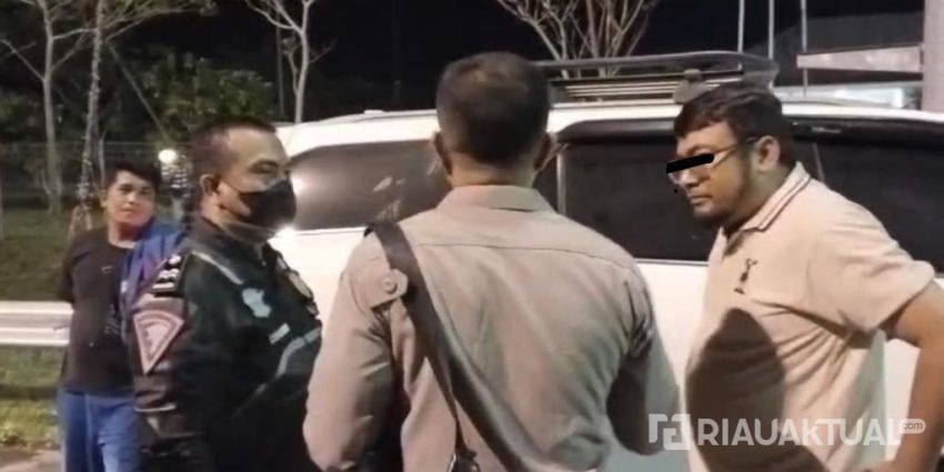 Tersangka Penculik Anak Diserahkan ke Polsek Bukit Kapur