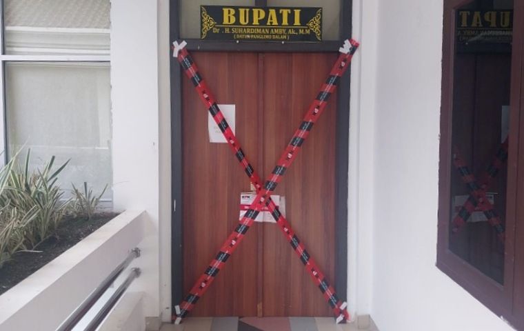 KPK Segel Pintu Ruangan Bupati, Wabup, Sekda, dan Asisten Pemkab Kuansing