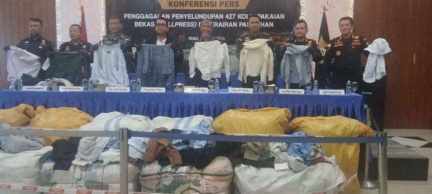 Menyelundupkan 427 Koli Pakaian Bekas, Lima Orang Ditetapkan Tersangka