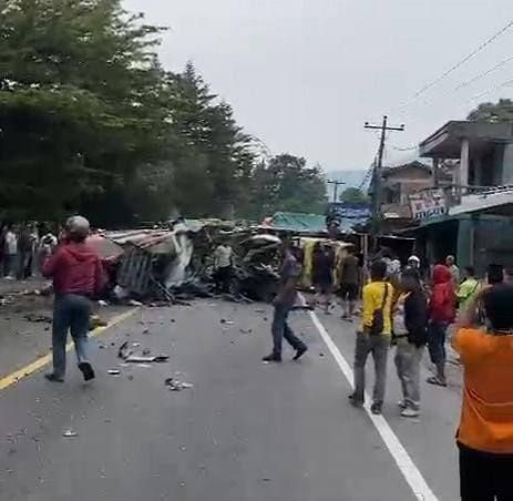 Gegara Rem Blong, 8 Kendaraan Tabrakan Beruntun 2 Orang Tewas 7 Luka-luka