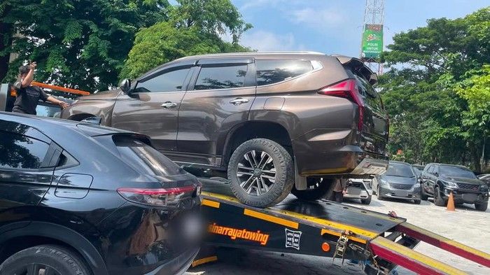 KPK Sita Mobil Pajero Sport Pemberian Sekda Kuansing yang Dipakai Istri Kedua Bupati