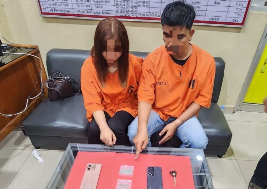 Berduaan Didalam Kamar Kost Diego Dumai, Polisi Temukan  16 Butir Ekstasi