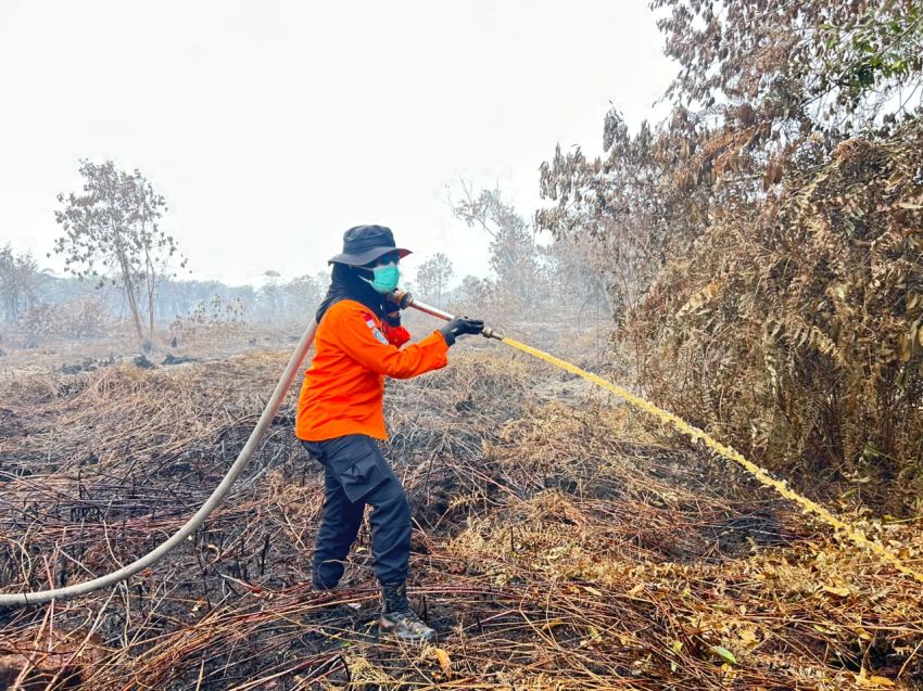 Sari Rahayu, Wanita Tangguh Basarnas Taklukan Kepulan  Asap Dumai
